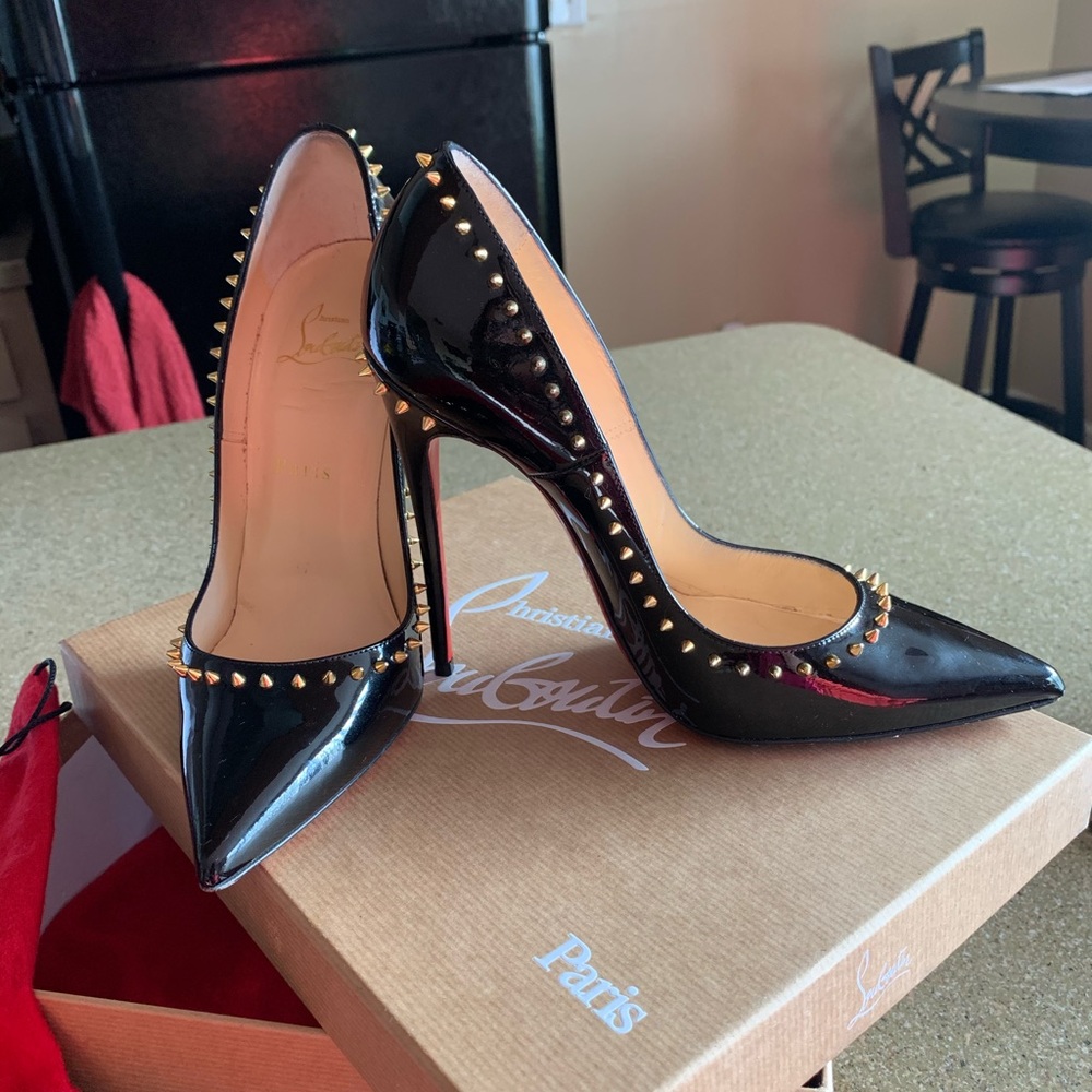 Black patent leather gold studded pumps. Worn 2x, I usually wear a 6.5 pump.